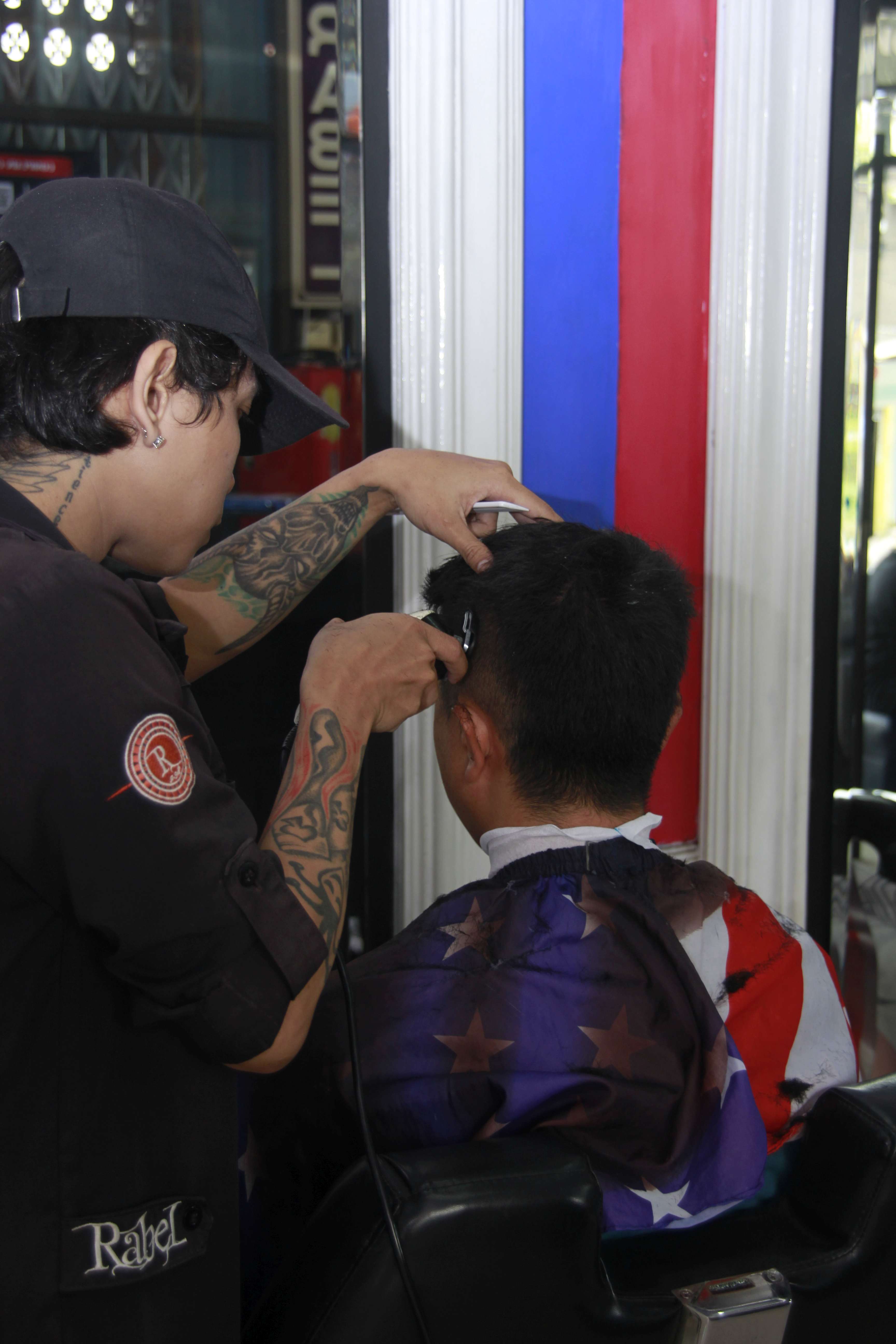 Jasa Barbershop Di Kelurahan Karangbesuki Keren