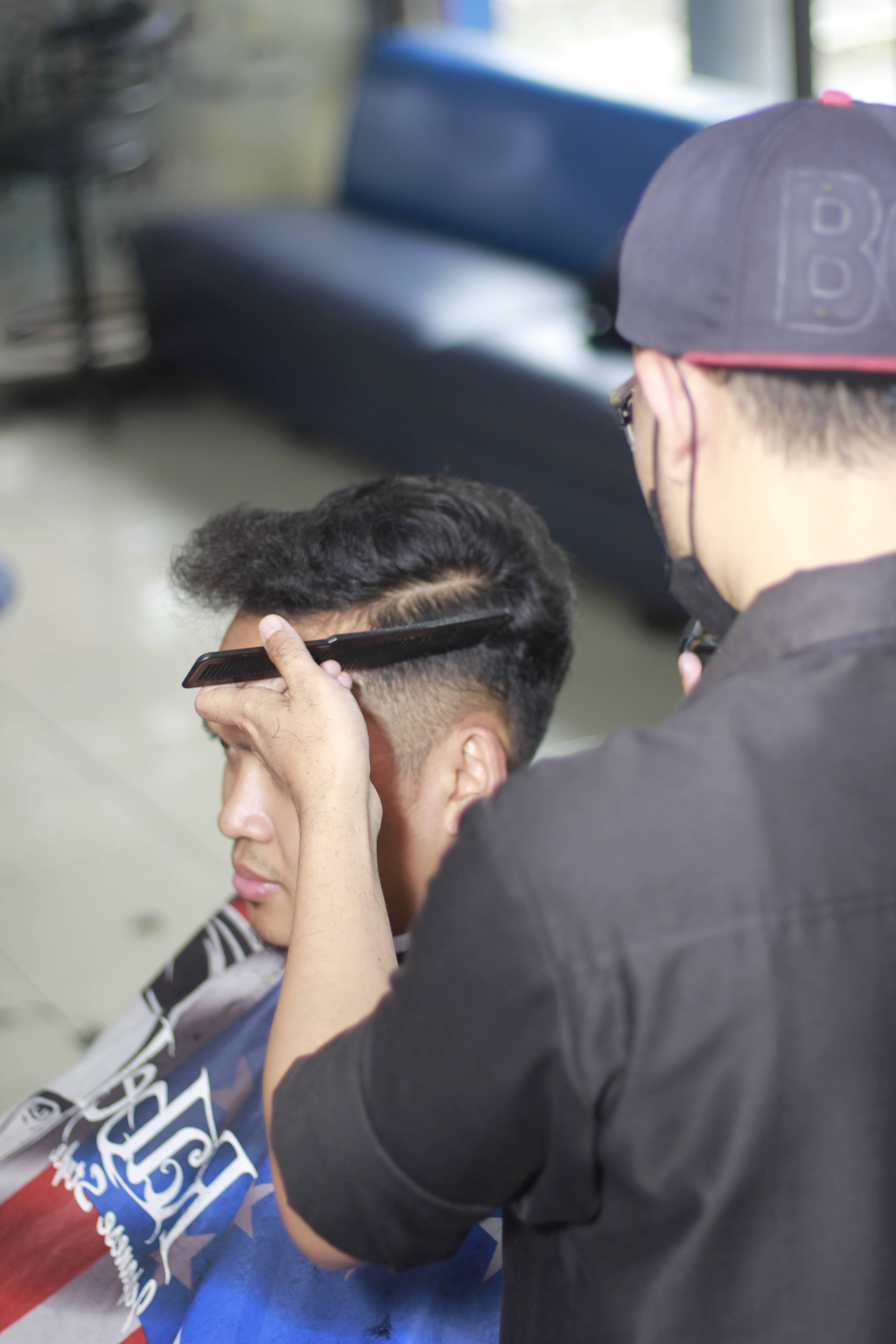 Jasa Barbershop Di Kelurahan Sawojajar Profesional