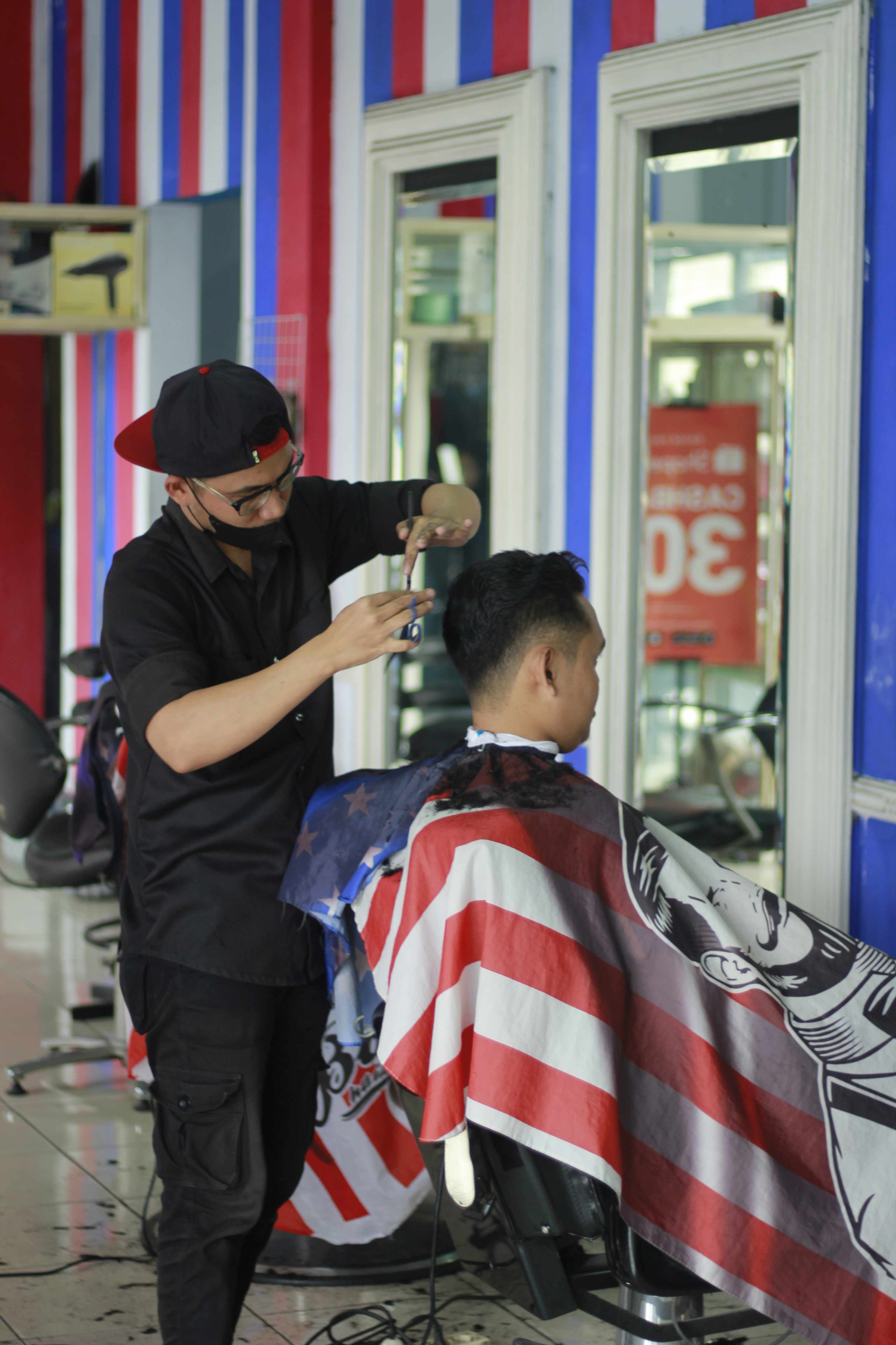 Tempat Barbershop Di Kelurahan Jatimulyo	 Profesional