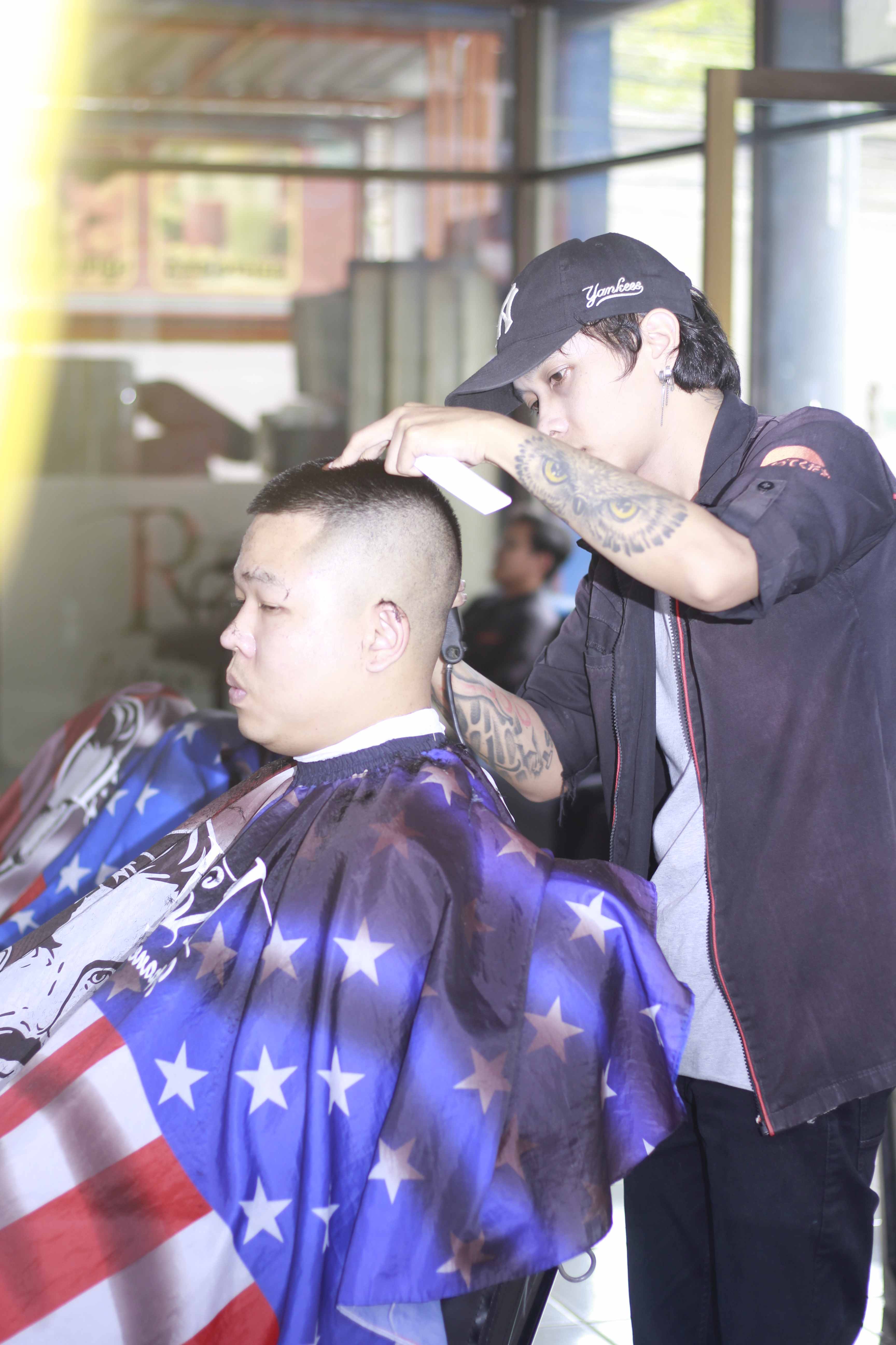 Tempat Barbershop Di Kecamatan Blimbing Keren